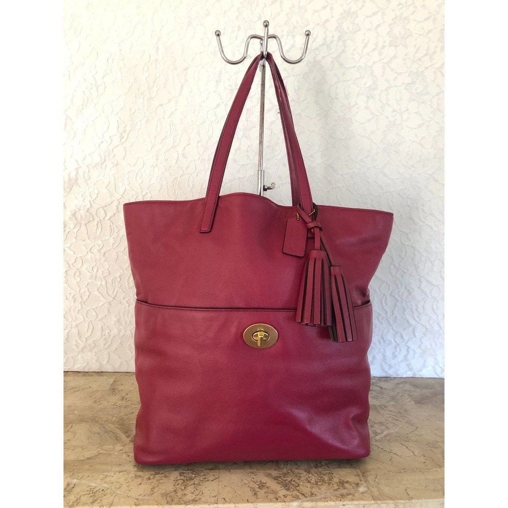 SMOKER’S SPECIAL!!              COACH LEGACY LEATHER TASSEL SHOULDER BAG.